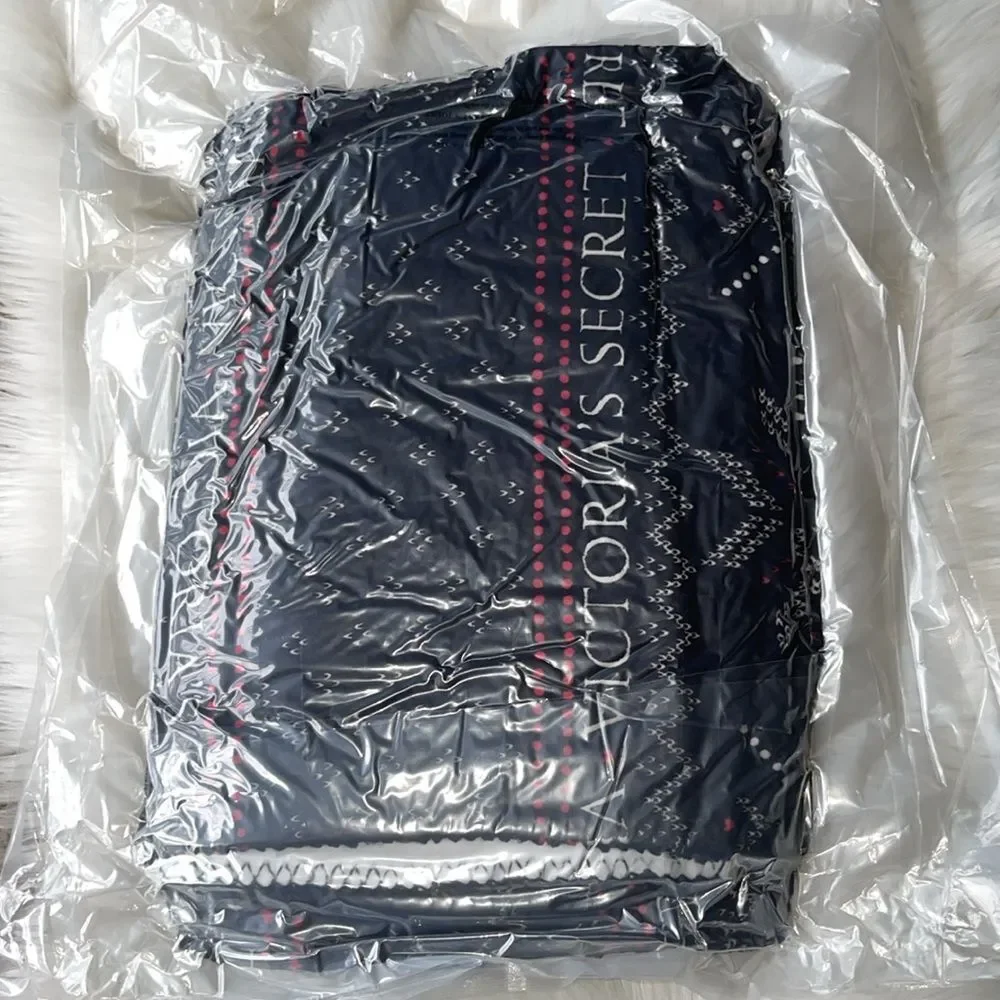 Victoria's Secret Soft Sherpa Cozy Fleece Throw Plush Blanket NWT